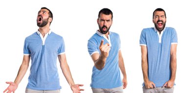 Mavi gömlek bağıran adamla