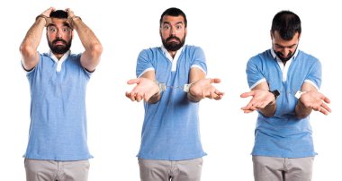 Kelepçe ile mavi gömlekli adam