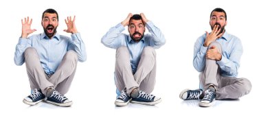 Esmer yakışıklı izole arka plan üzerinde