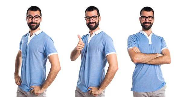 Homem com camisa azul com polegar para cima — Fotografia de Stock