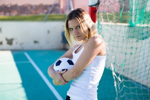 Carino giocatore di calcio donna — Foto Stock
