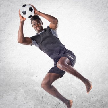 siyah adam futbol oynama