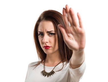 Pretty genç kız dur işareti yapmak