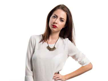 Genç güzel model kadın stüdyoda poz