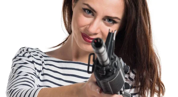 Jovencita bonita sosteniendo una pistola — Foto de Stock