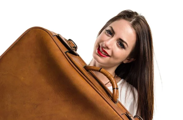 Bella ragazza che tiene una valigetta vintage — Foto Stock