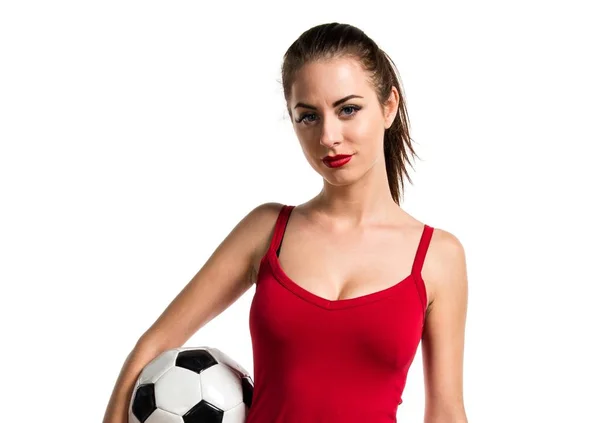 Όμορφο άθλημα γυναίκα που κρατά μια μπάλα ποδοσφαίρου — Φωτογραφία Αρχείου