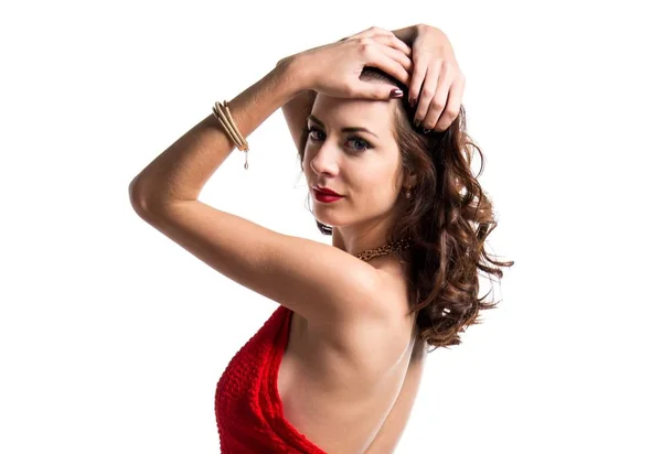 Γυναίκα νεαρό μοντέλο ποζάρει με σέξι κόκκινο φόρεμα — Φωτογραφία Αρχείου
