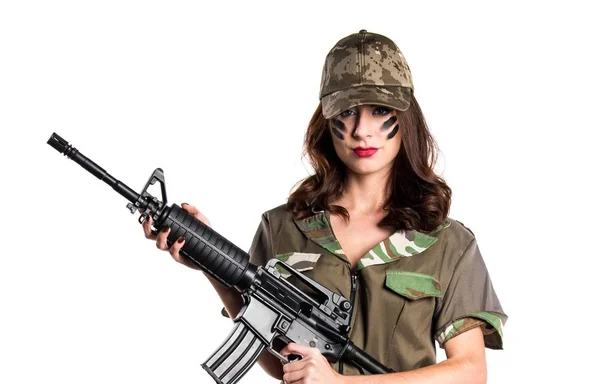 Militära kvinna som håller ett gevär — Stockfoto