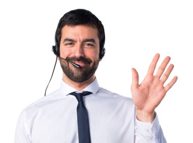 Sakallı yakışıklı esmer adam