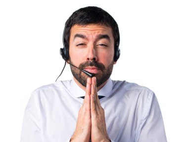 Yalvaran yakışıklı telemarketer adam