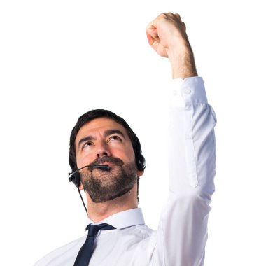 Bir kulaklık şanslı genç adamla