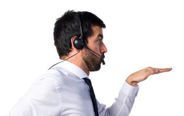 Deli yakışıklı telemarketer adam