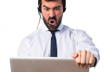 Sakallı yakışıklı esmer adam