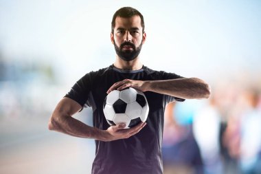 Sakallı yakışıklı esmer adam