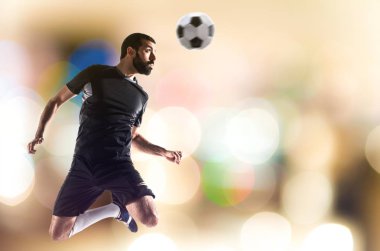 Sakallı yakışıklı esmer adam