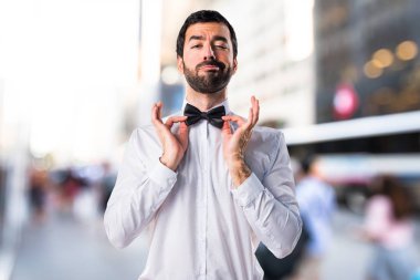 Sakallı yakışıklı esmer adam