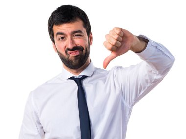 İşadamı ofisinde kötü sinyal yapıyor