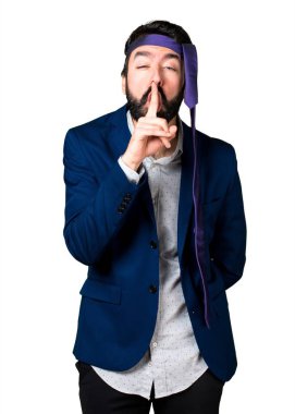 Çılgın ve sarhoş işadamı sessizlik jest yapma