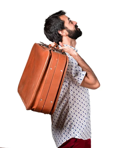 Hombre guapo morena con barba sosteniendo un maletín vintage —  Fotos de Stock