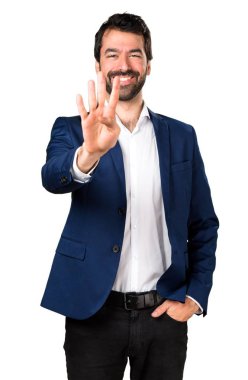 Yakışıklı adam dört sayma