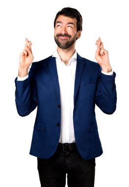 Yakışıklı adam parmaklarıyla geçiş