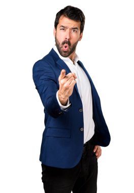 Sakallı yakışıklı esmer adam