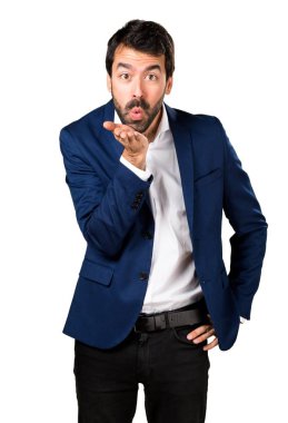 Yakışıklı adam öpücük gönderme