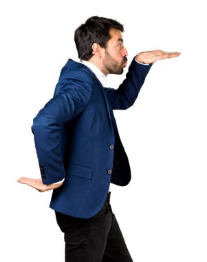 Sakallı yakışıklı esmer adam