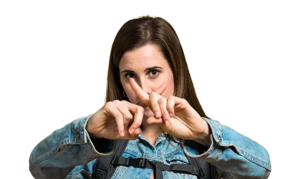 Adolescente studentessa con zaino e fare NO gesto — Foto Stock