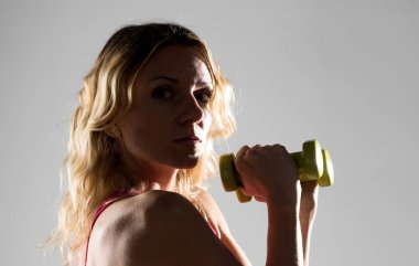 Spor kadın halter yapma