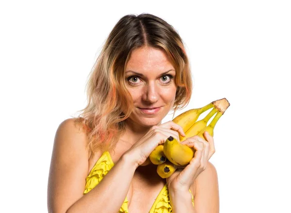Muz tutan bikinili güzel sarışın kadın — Stok fotoğraf