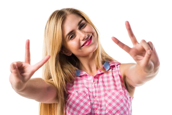 Blonde girl doing victory gesture — Stock Photo, Image