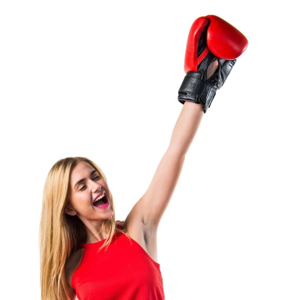 Blonde fille avec des gants de boxe — Photo