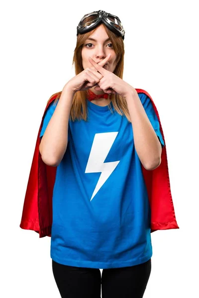 Hübsches Superheldenmädchen macht Schweigegegeste — Stockfoto