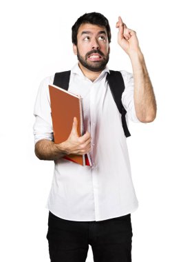 Öğrenci adam parmaklarıyla geçiş