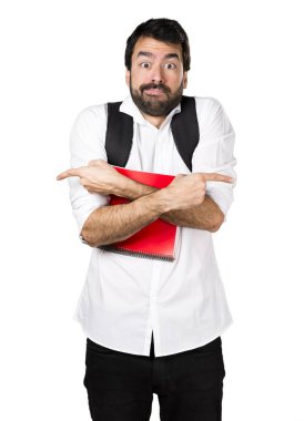 Şüpheleri laterallerin işaret eden öğrenci adam