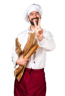 Biraz ekmek tutarak geri sayıma iki genç baker