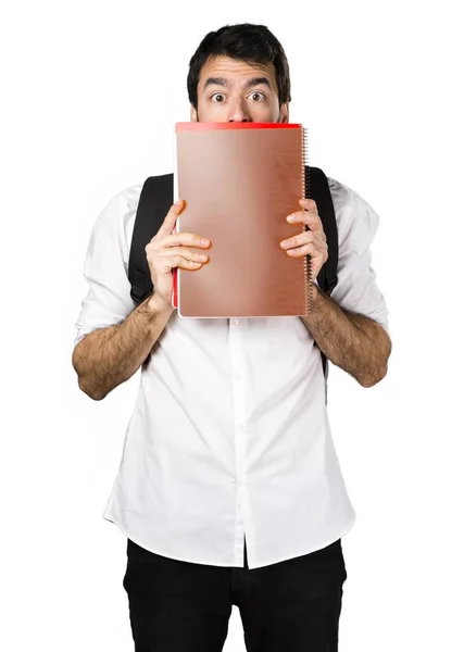 Studente uomo nascosto dietro notebook — Foto Stock