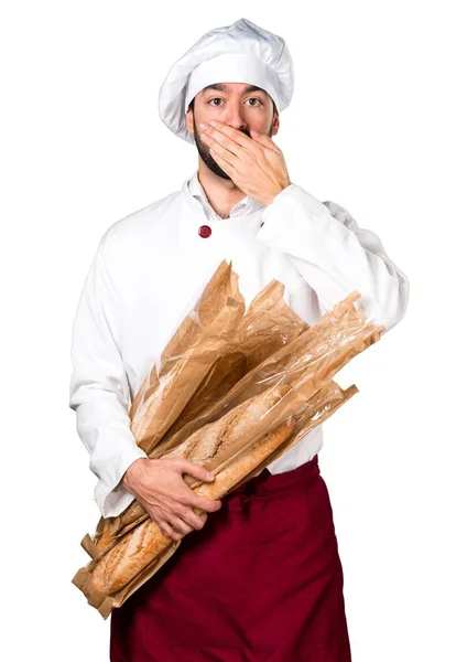 Jeune boulanger tenant du pain et couvrant sa bouche — Photo