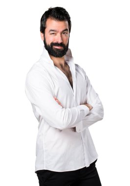 Kollarını çapraz ile sakallı yakışıklı adam