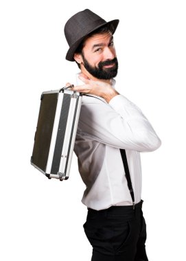 Bir evrak çantası elinde sakallı hippi adam