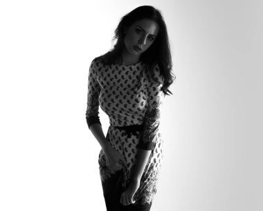 Güzel model kadın stüdyoda poz