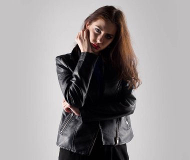 Deri ceket kadınla güzel model