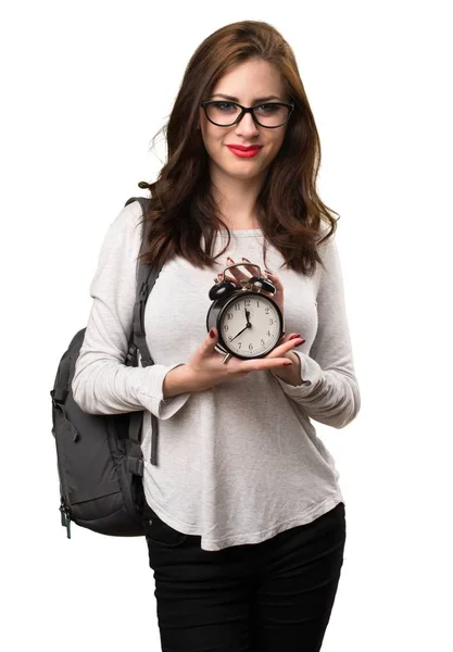 Студентська жінка тримає старовинний годинник — стокове фото