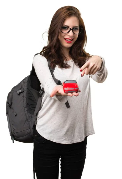 Studente donna in possesso di piccola auto — Foto Stock