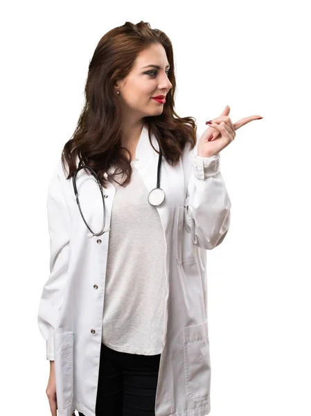 Läkare-kvinna som pekar till lateralen — Stockfoto
