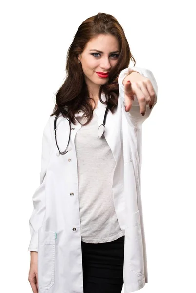 Doktor kadın önüne işaret — Stok fotoğraf
