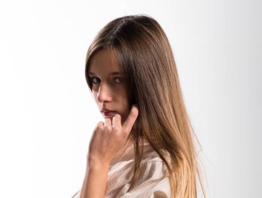 Genç sevimli kız poz