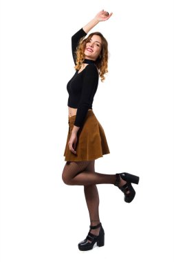 Genç ve güzel model kadın stüdyoda poz